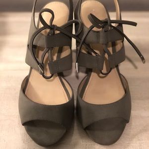 Calvin Klein Miranda Wedge-olive green- size 8